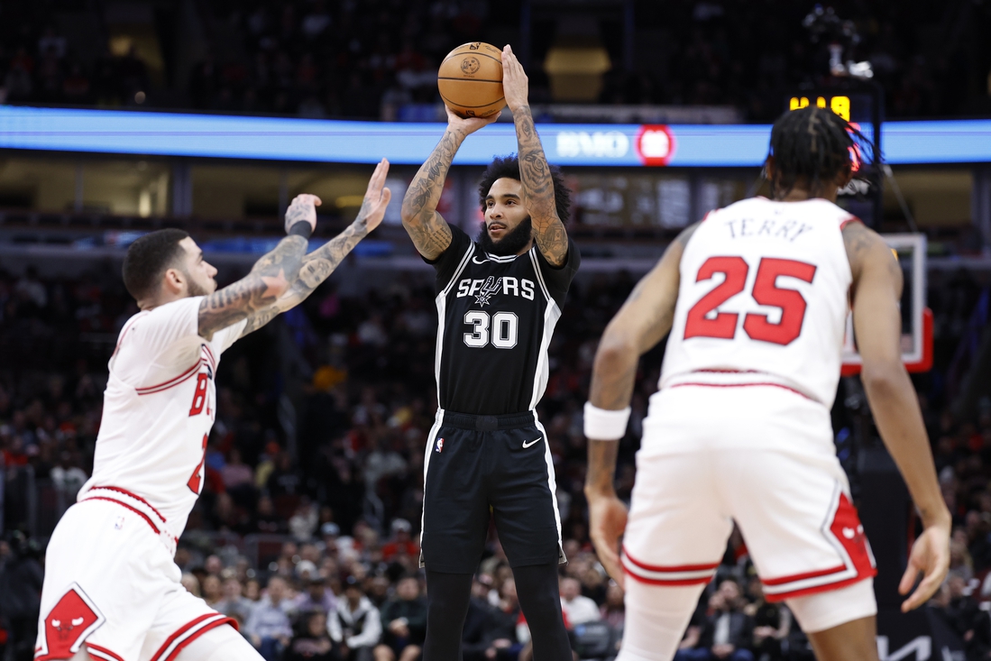 Bulls save their best for last to stun Spurs